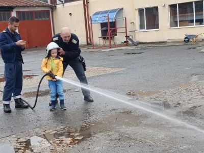 Малки пожарникари - ДГ 15 Чучулига - София, Свобода